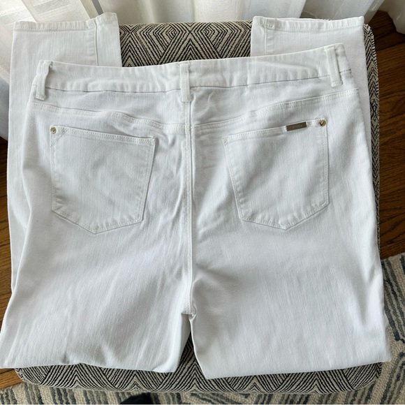 White Chico’s Women’s So Slimming Girlfriend Ankle Jeans Chico size 2 = 12 - Picture 7 of 14